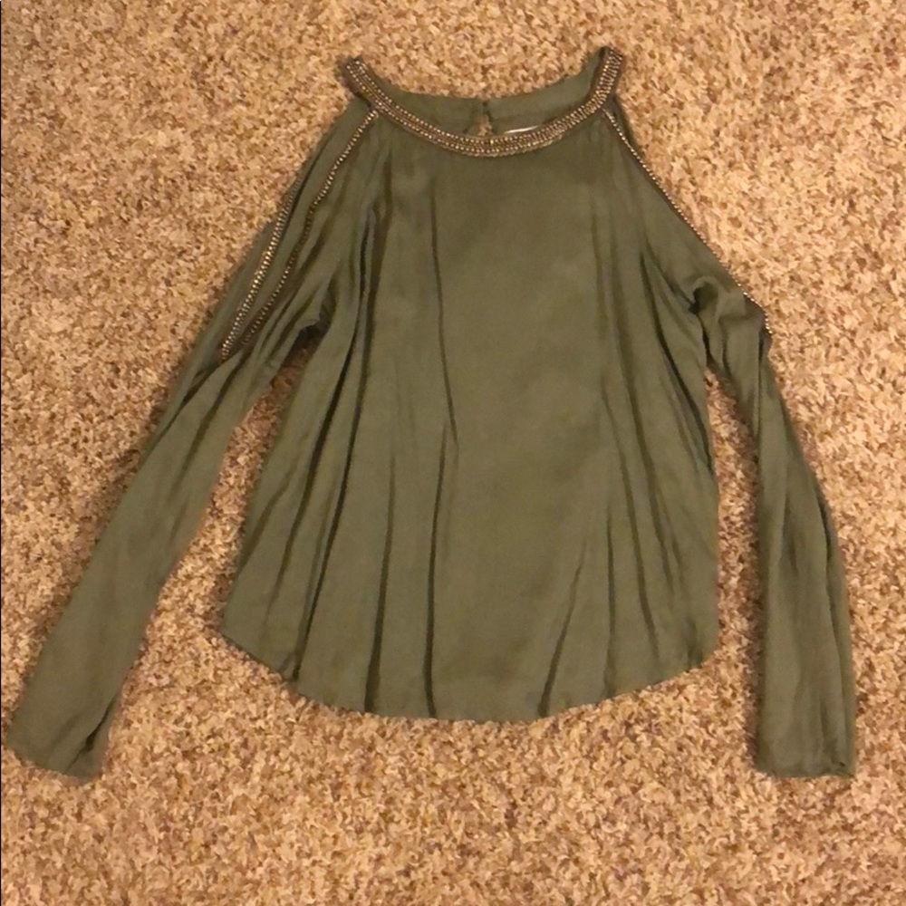 MLV open shoulder top